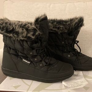 Winter boots. Size 9 wide.